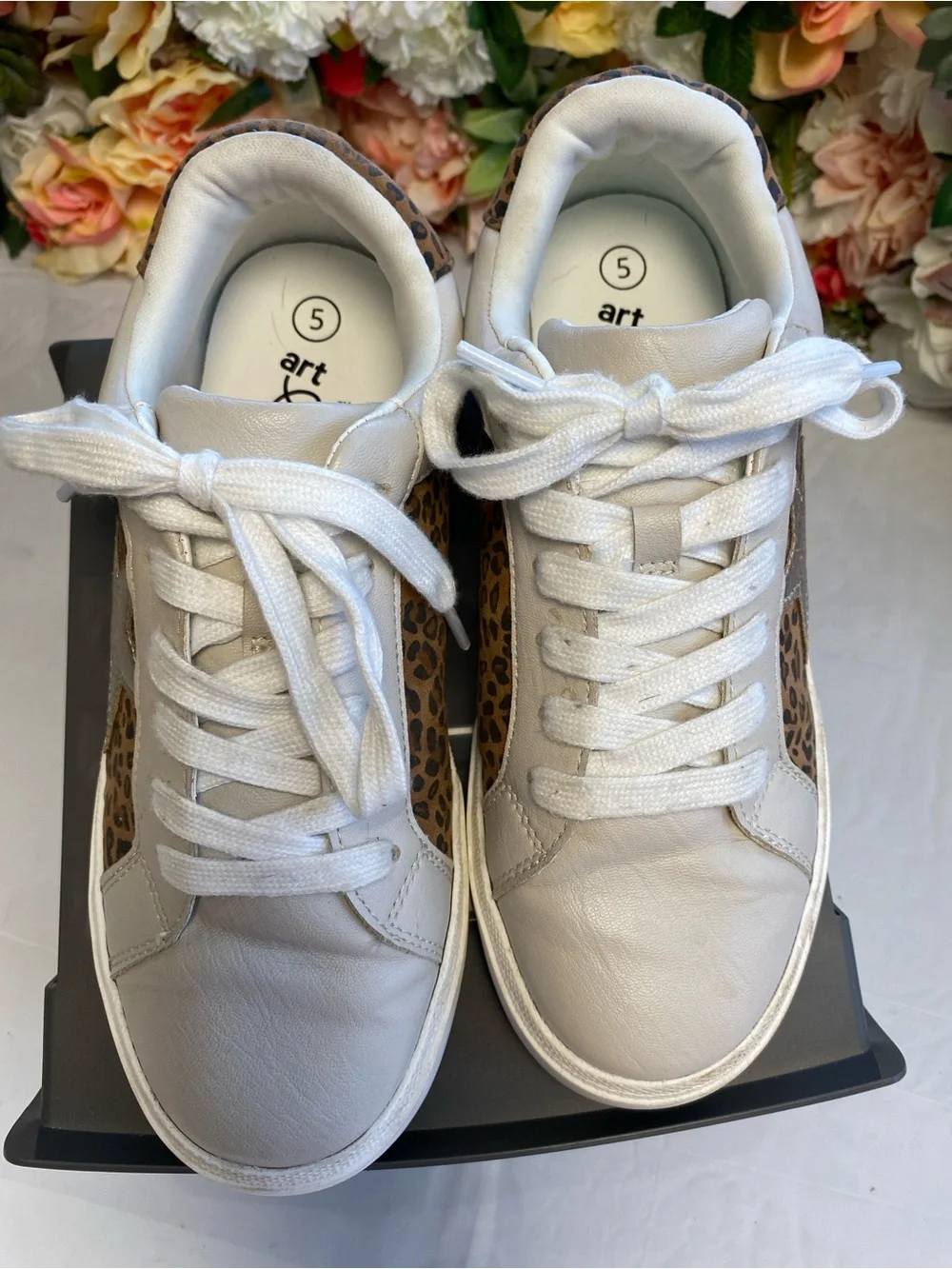 art class™ Leopard Star Court Sneakers White Girls Size 5